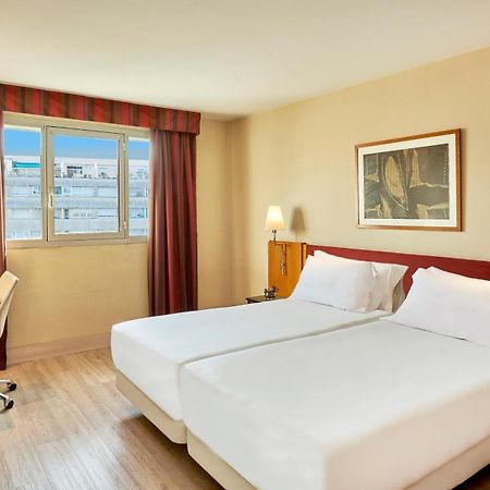 Nh Ciutat De Reus Hotel Bagian luar foto