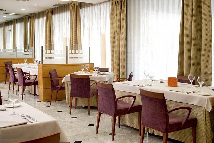 Nh Ciutat De Reus Hotel Bagian luar foto