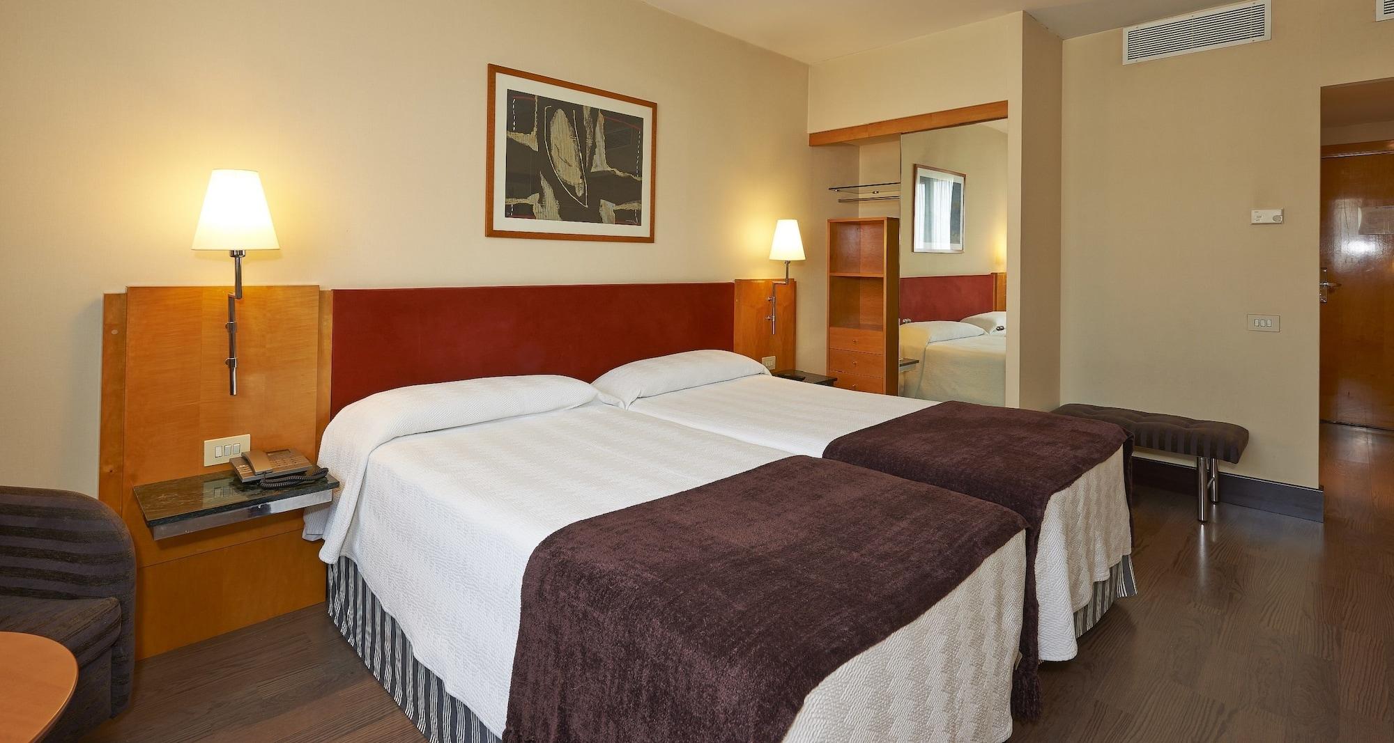 Nh Ciutat De Reus Hotel Bagian luar foto