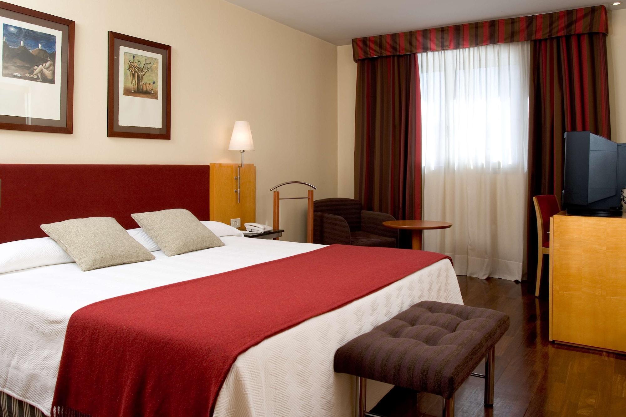Nh Ciutat De Reus Hotel Bagian luar foto