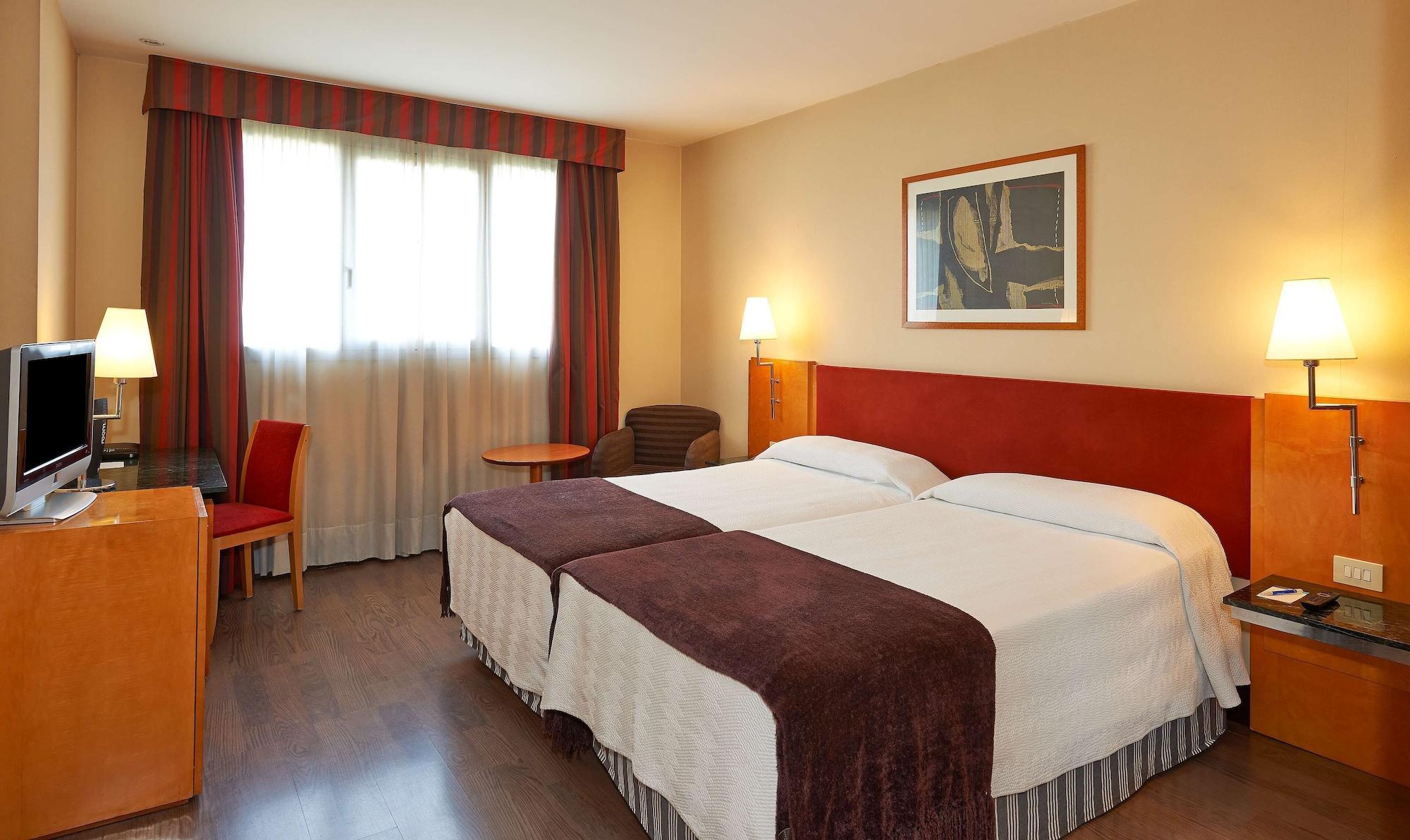 Nh Ciutat De Reus Hotel Bagian luar foto
