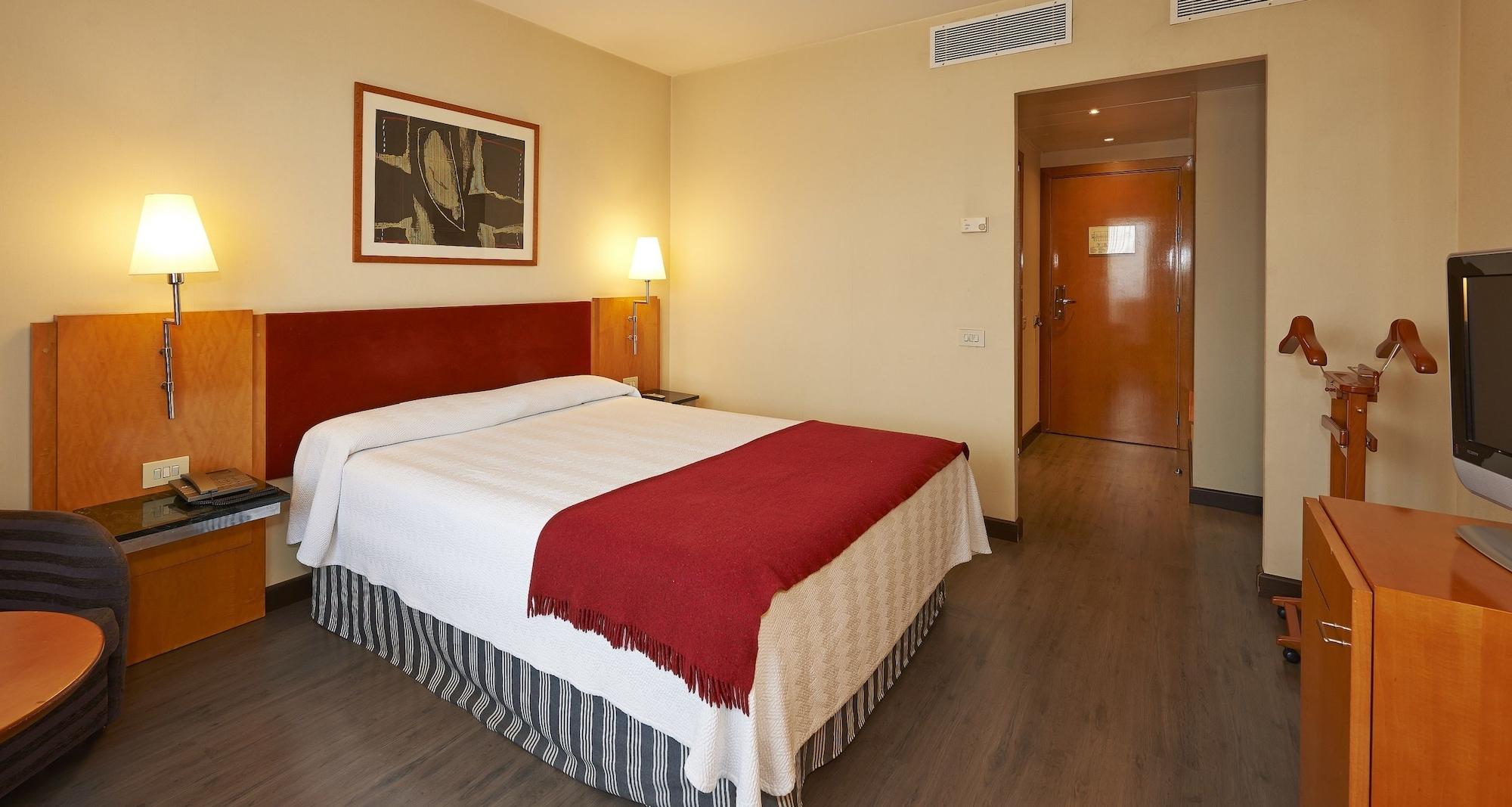 Nh Ciutat De Reus Hotel Bagian luar foto