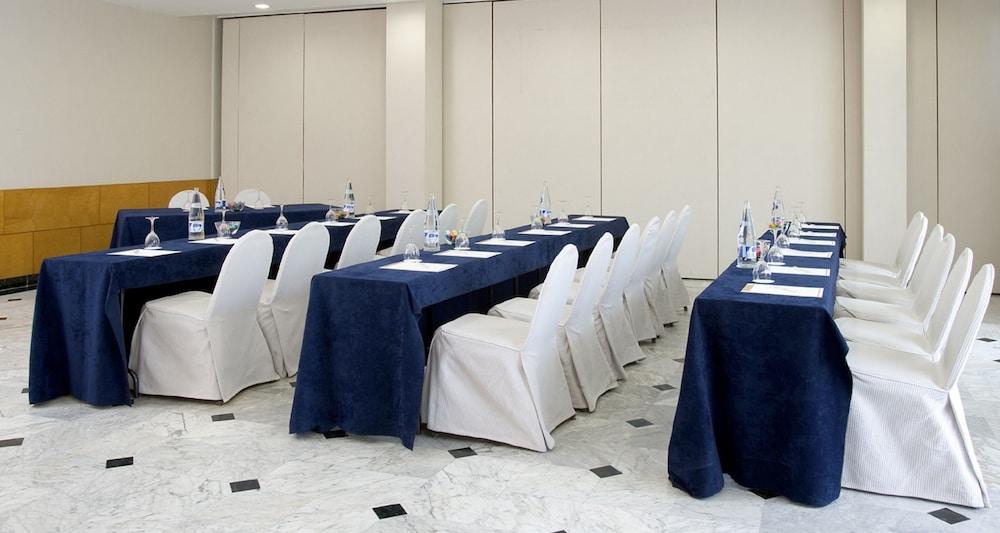 Nh Ciutat De Reus Hotel Bagian luar foto