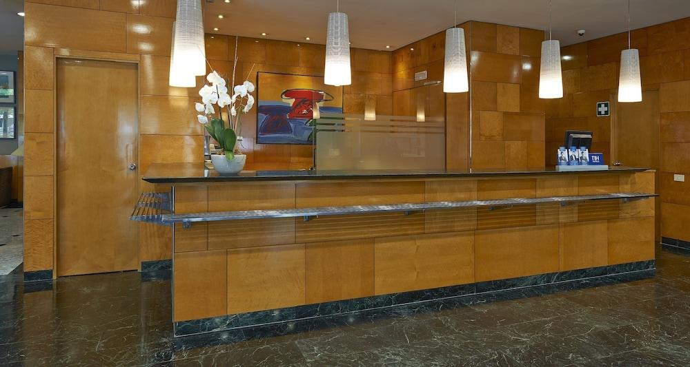 Nh Ciutat De Reus Hotel Bagian luar foto
