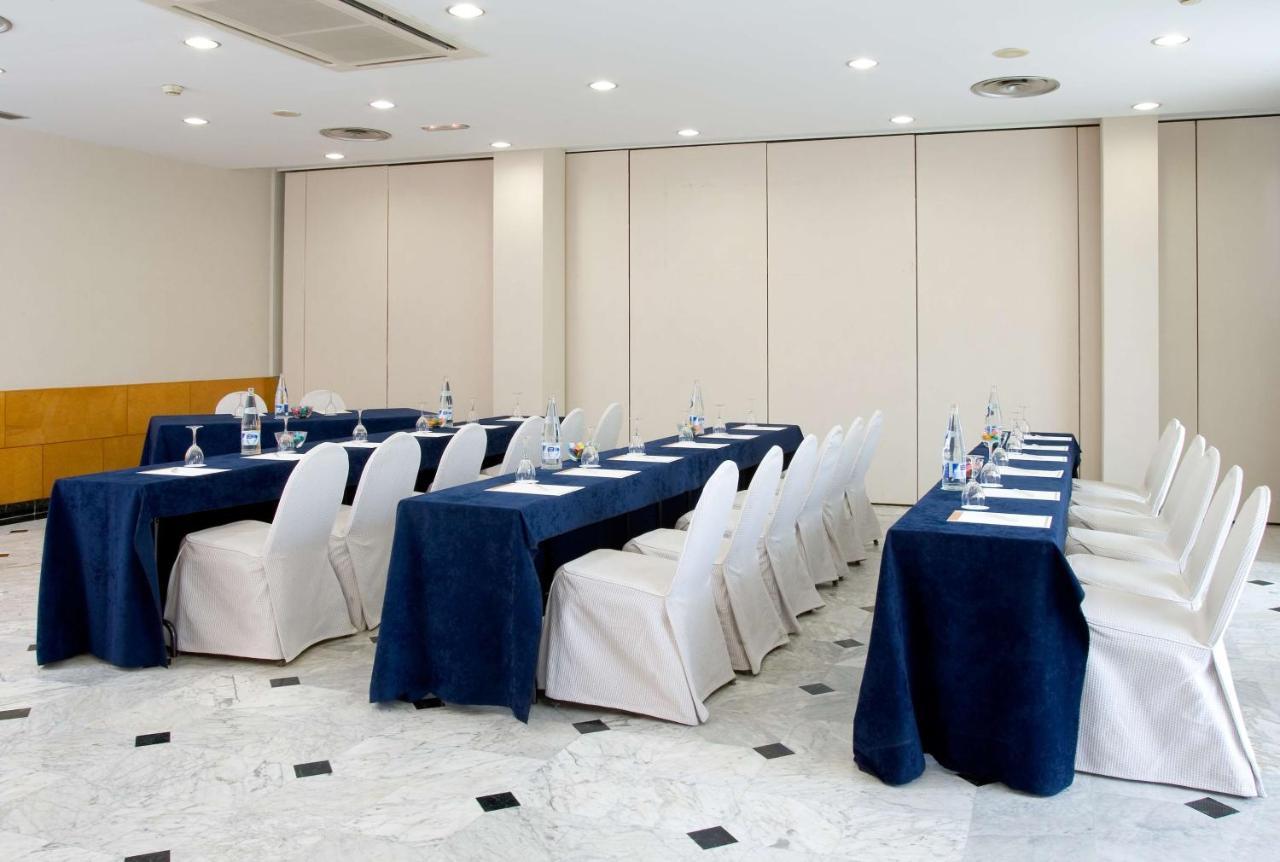 Nh Ciutat De Reus Hotel Bagian luar foto