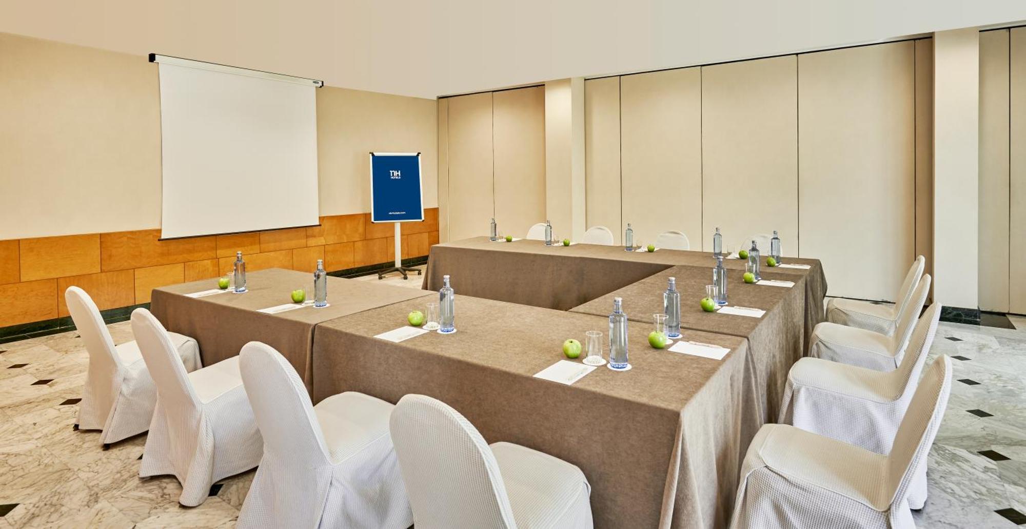 Nh Ciutat De Reus Hotel Bagian luar foto