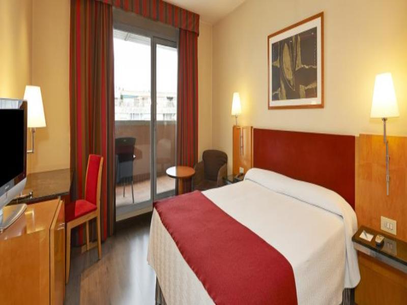 Nh Ciutat De Reus Hotel Bagian luar foto