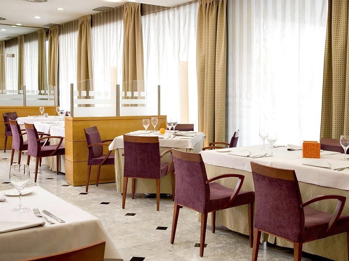 Nh Ciutat De Reus Hotel Bagian luar foto