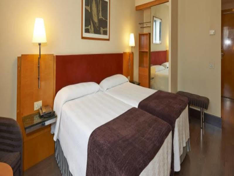 Nh Ciutat De Reus Hotel Bagian luar foto