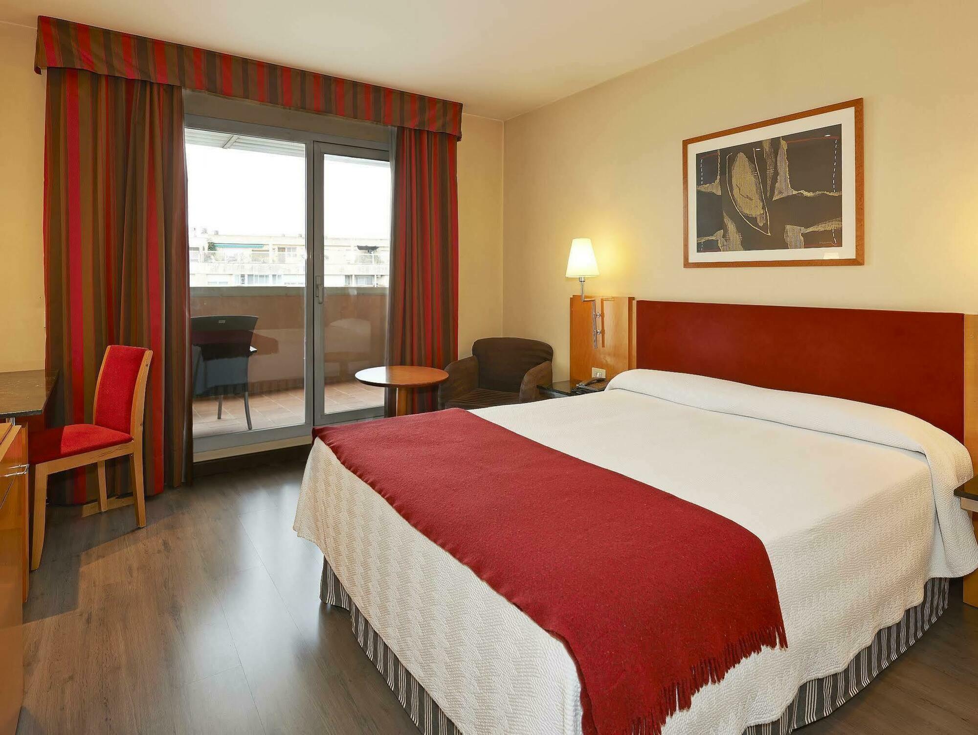 Nh Ciutat De Reus Hotel Bagian luar foto